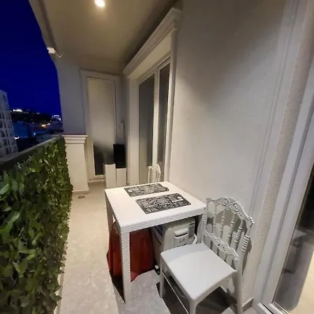 Luxury 1br Апартаменты Голем
